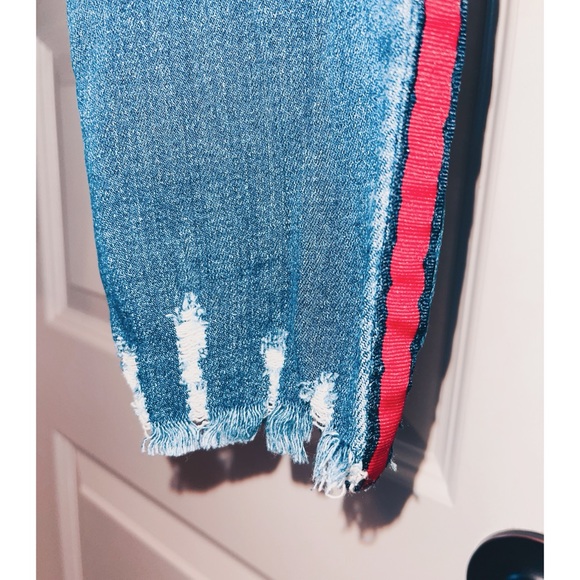 Abercrombie & Fitch high rise jeans with red stripe. Size 27/4. - Picture 5 of 6